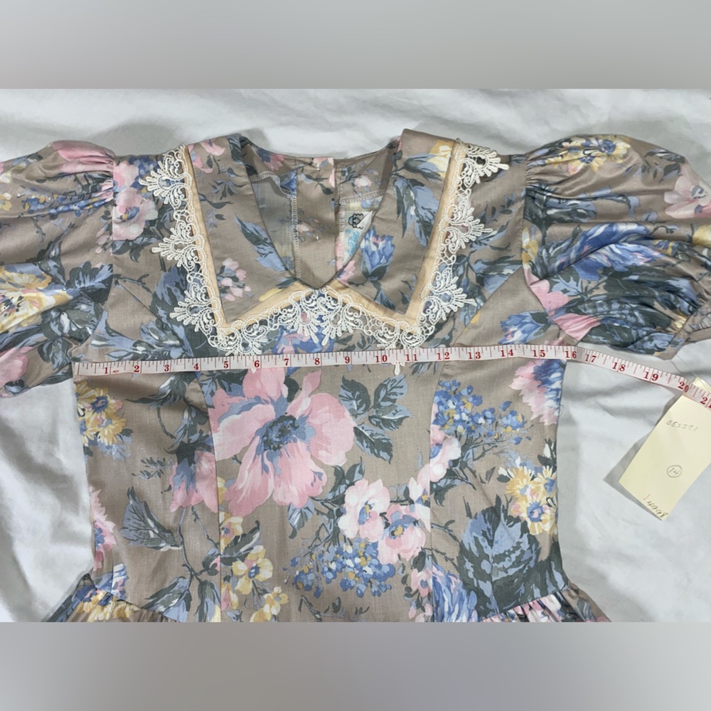 Vintage Susi Dee Floral Puff Sleeve Dress with Lace Collar and Pearl Buttons - Picture 9 of 11